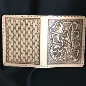 Men’s credit card carrier.